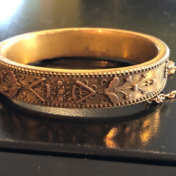 Antique Victorian Wedding Set of Ornate Matching Hinged Bangles - Picture 2 of 6